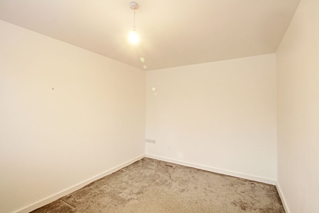 Property photo 1 of 11 liv 2