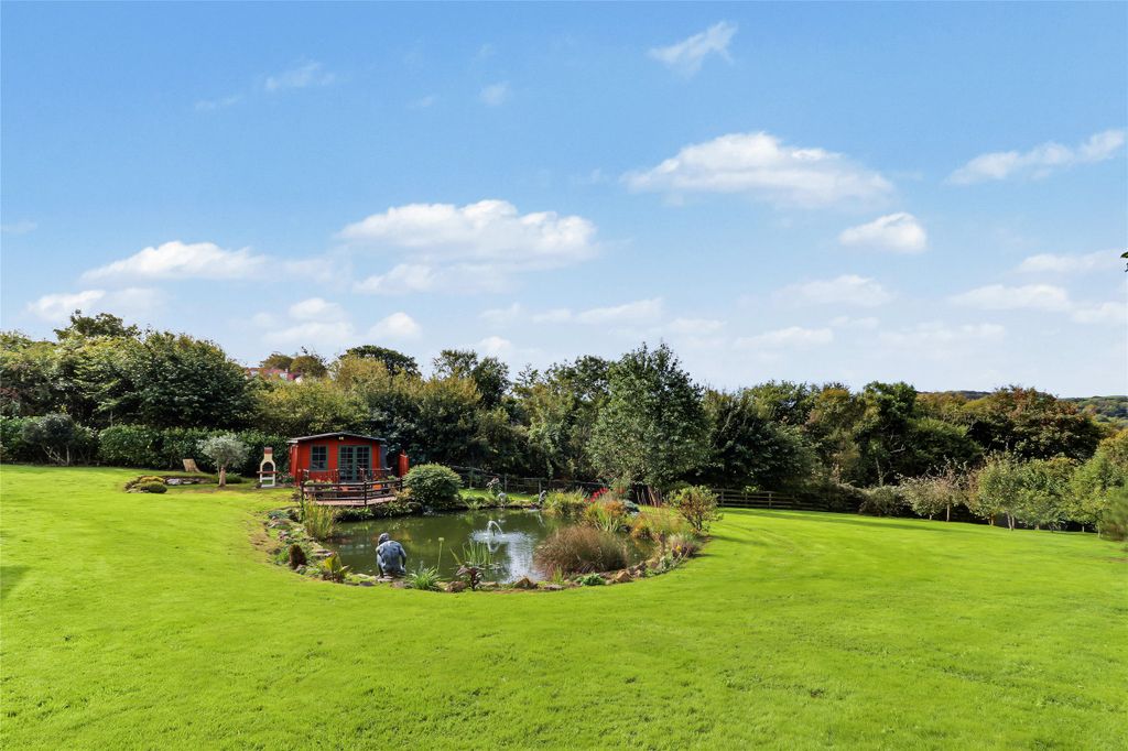Property photo 2 of 36 Picture No. 04
