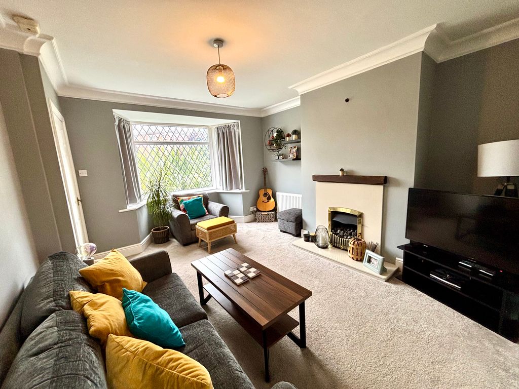Property photo 2 of 17 Lounge