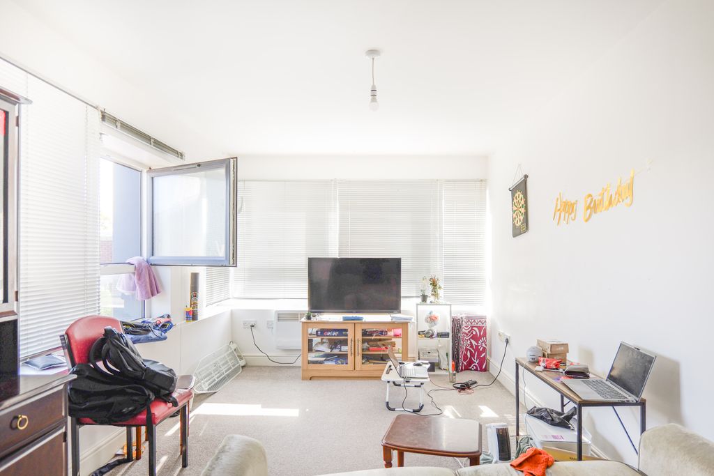 Property photo 2 of 22