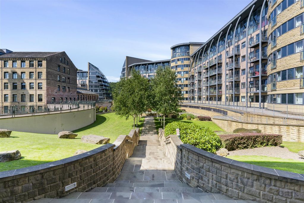 Property photo 1 of 14 External