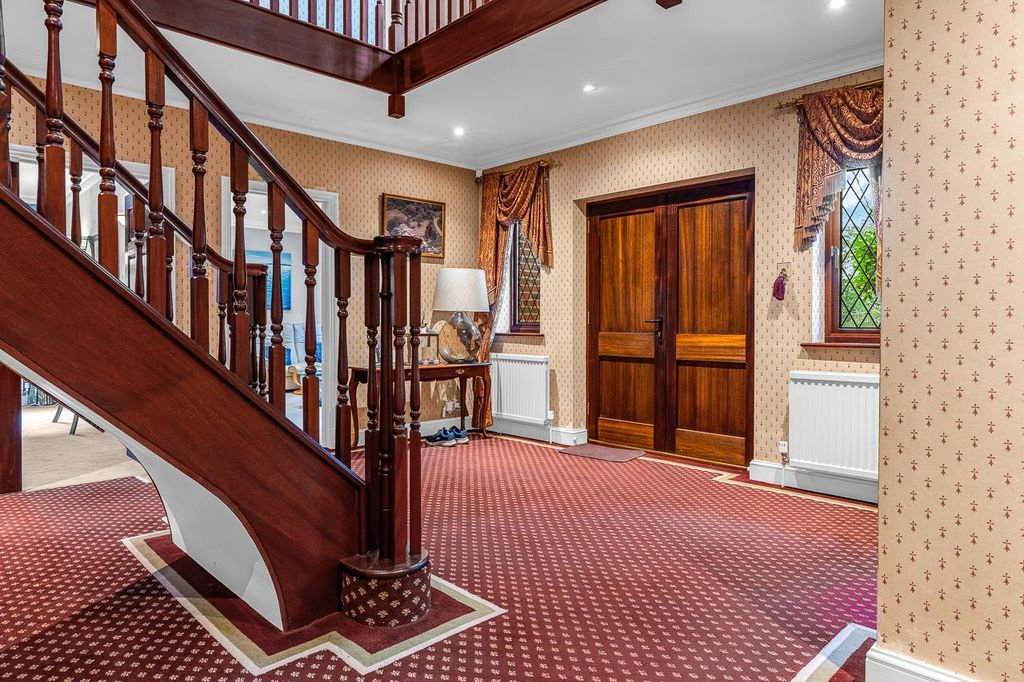 Additional image 5 of 6 bed property for saleWare Park, Ware SG12