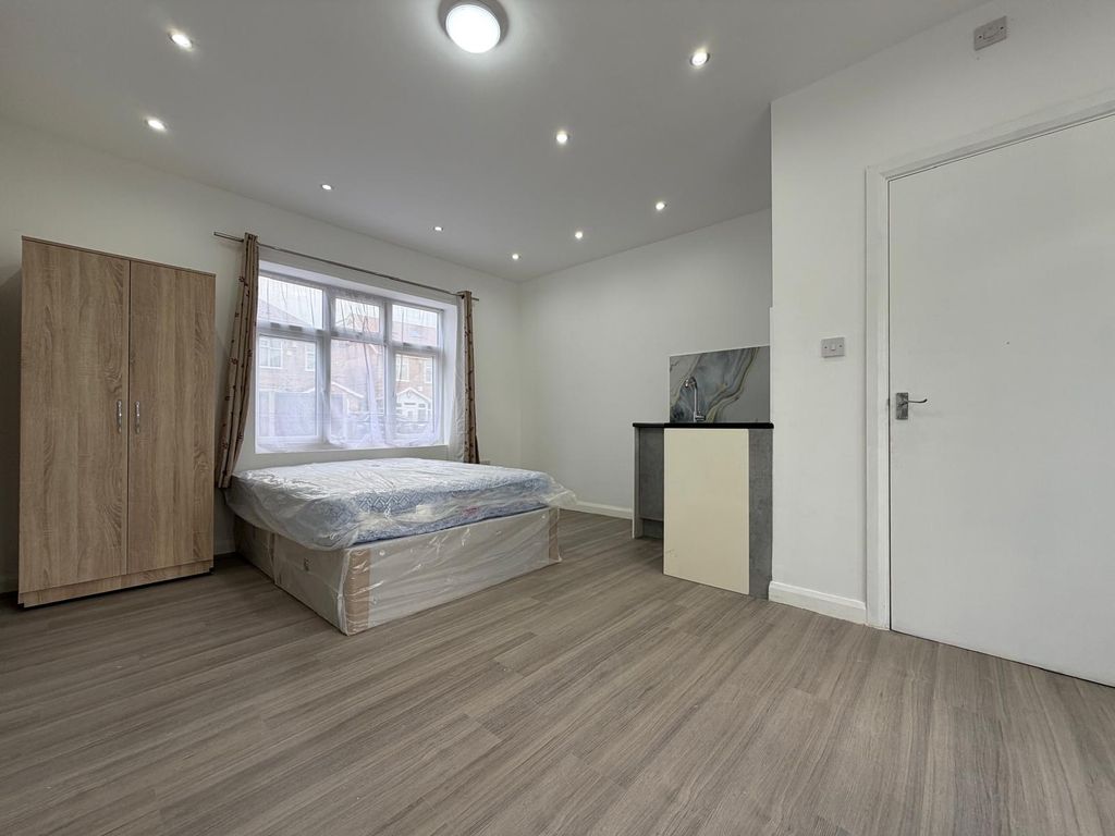Property photo 1 of 4