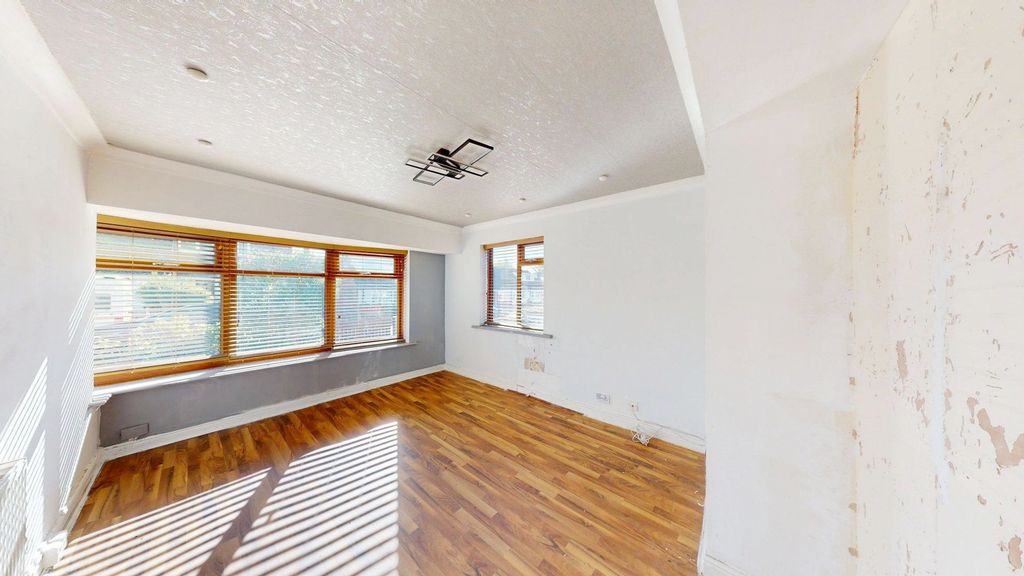 Property photo 3 of 18 Lounge