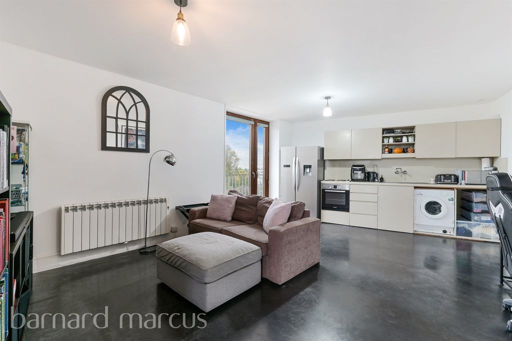 Property photo 1 of 8