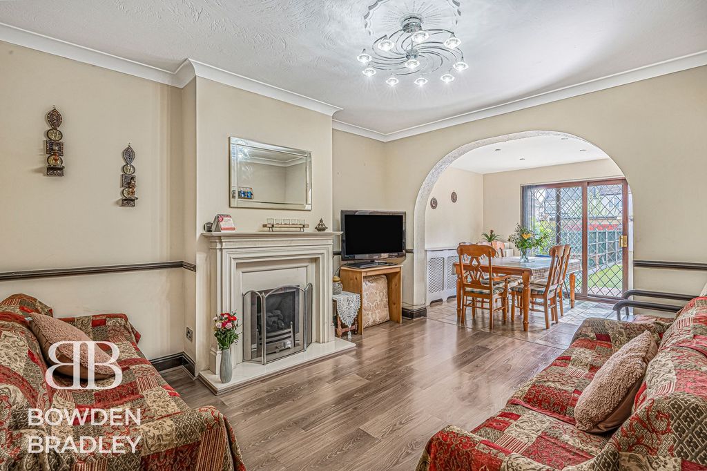 Property photo 2 of 27