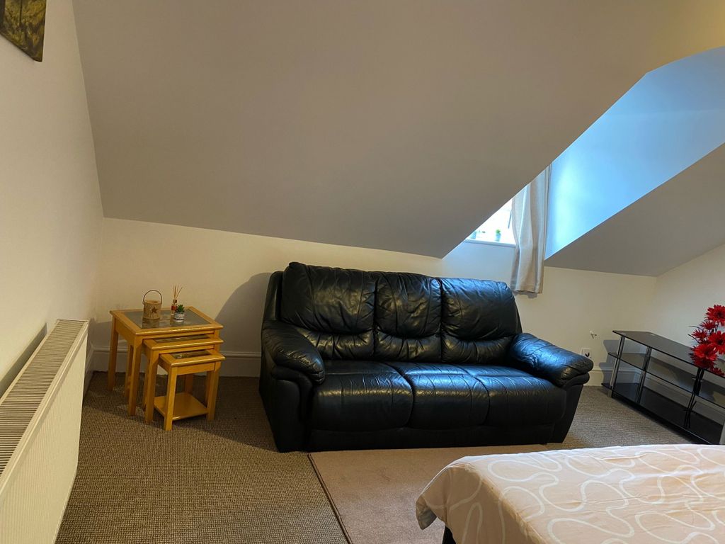 Property photo 2 of 3