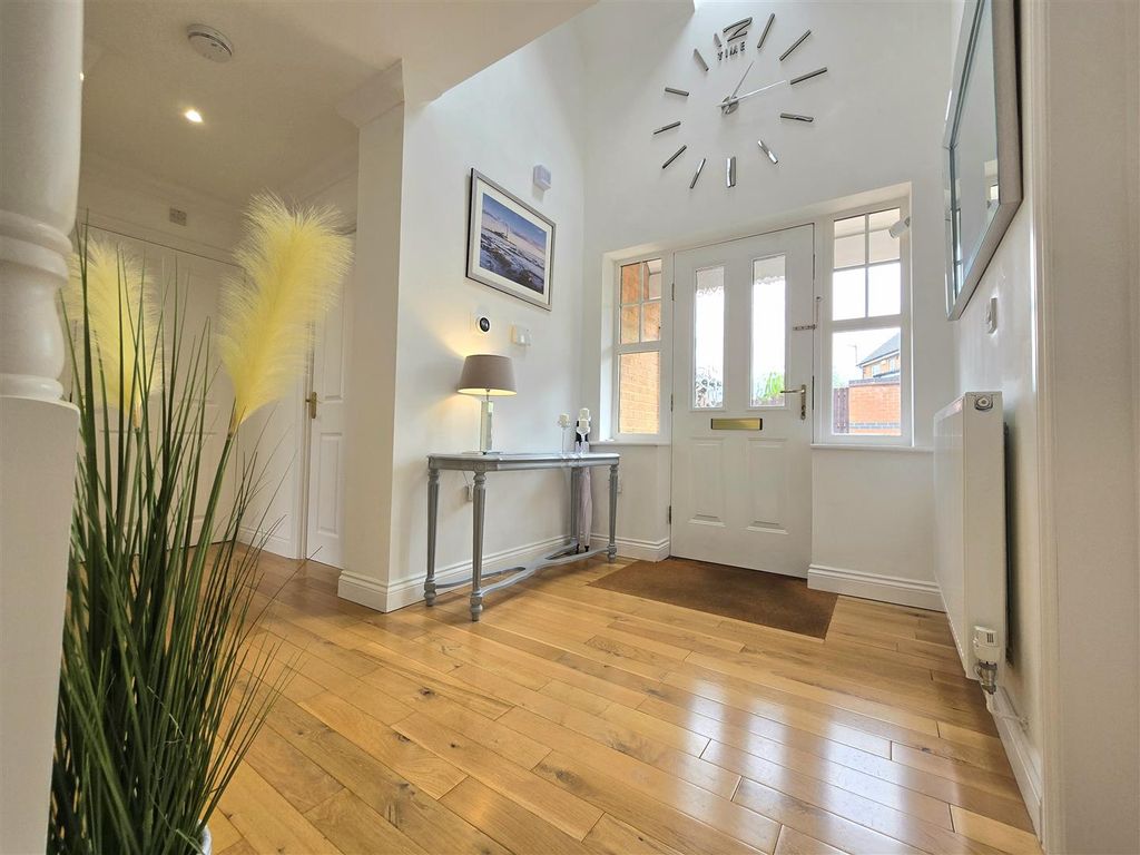 Property photo 2 of 33