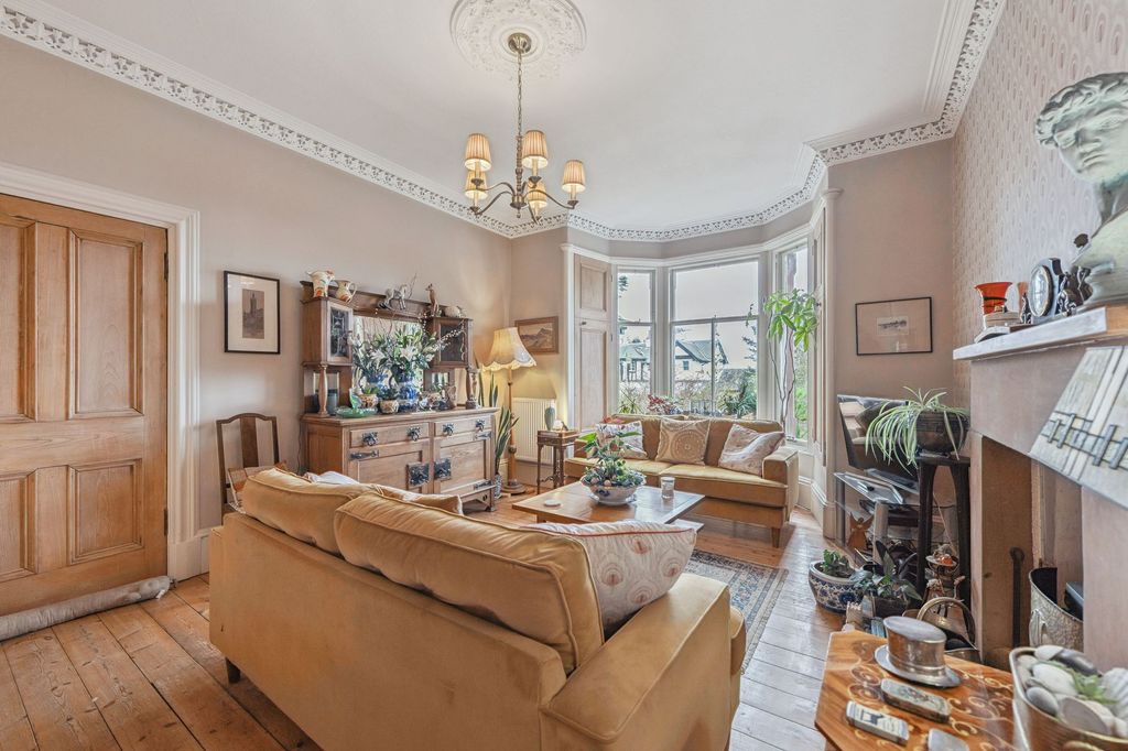 Property photo 2 of 29 Lounge