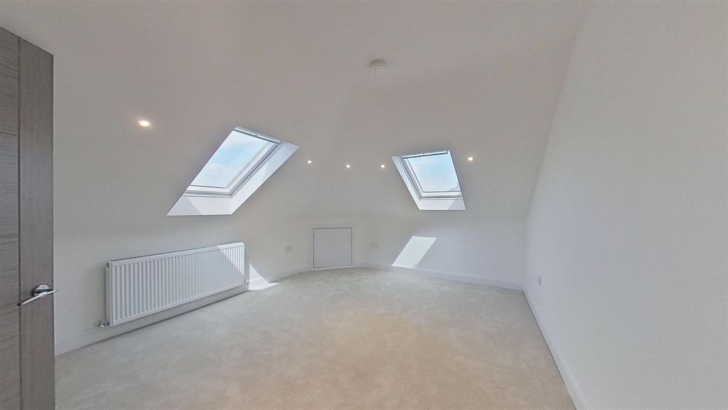 Property photo 3 of 11 Tff-178-Mitcham-Road-Tooting-Sw17-08092025_123146.