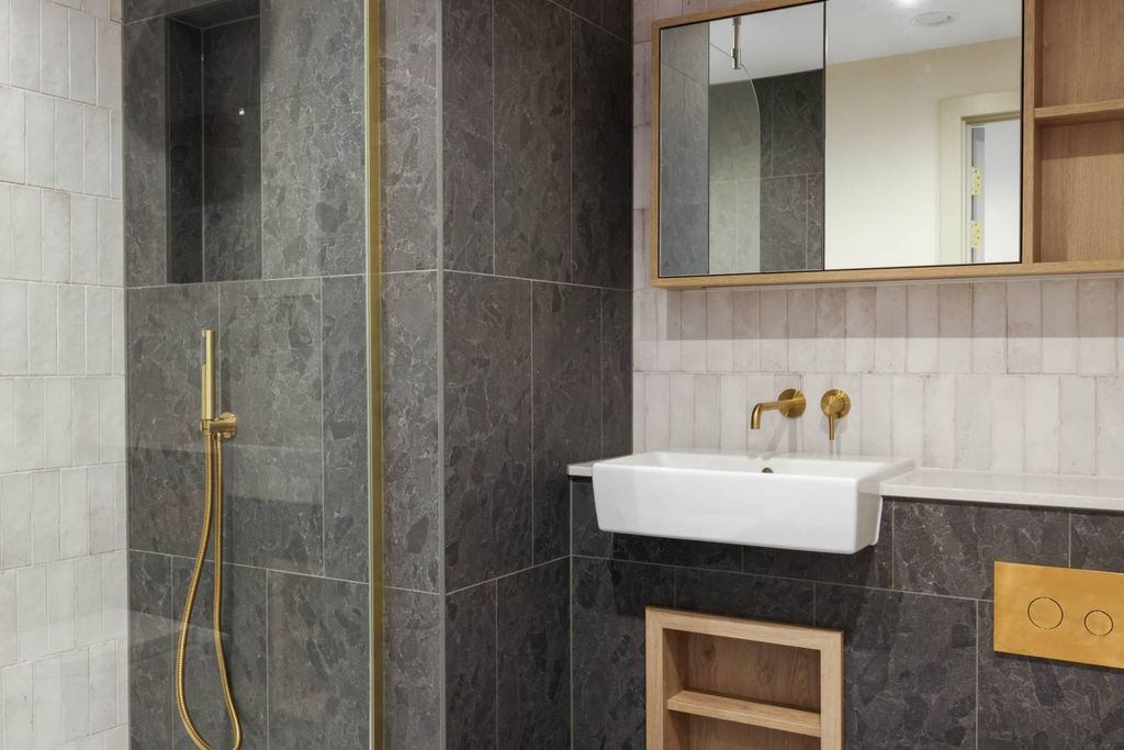 Property photo 1 of 33