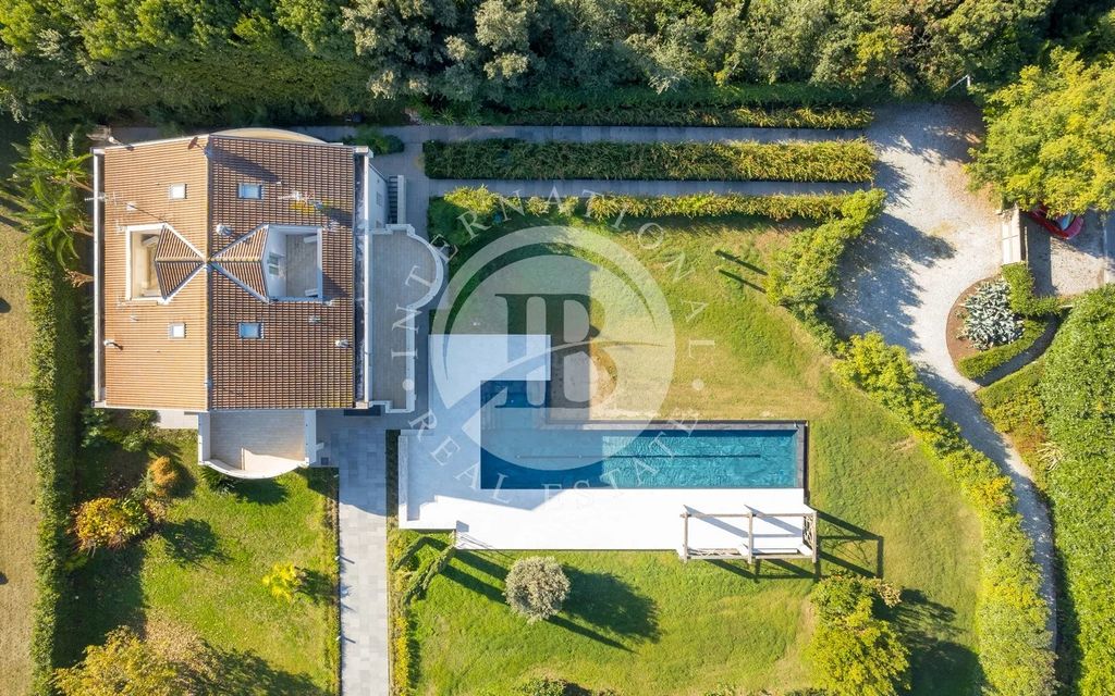 Property photo 2 of 23