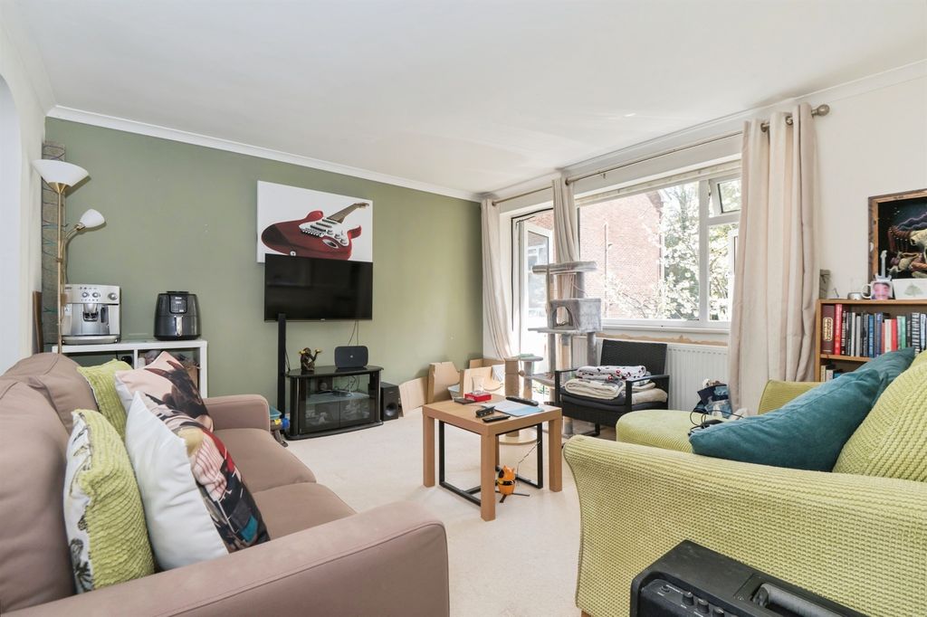 Property photo 2 of 12
