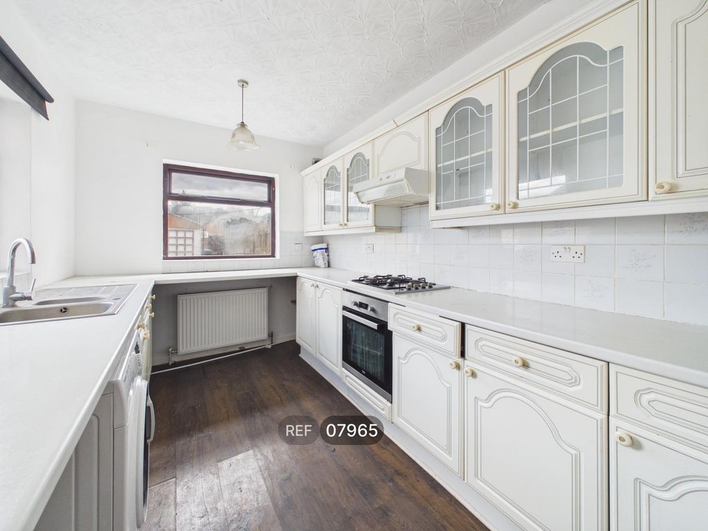 Property photo 2 of 25 Kitchen