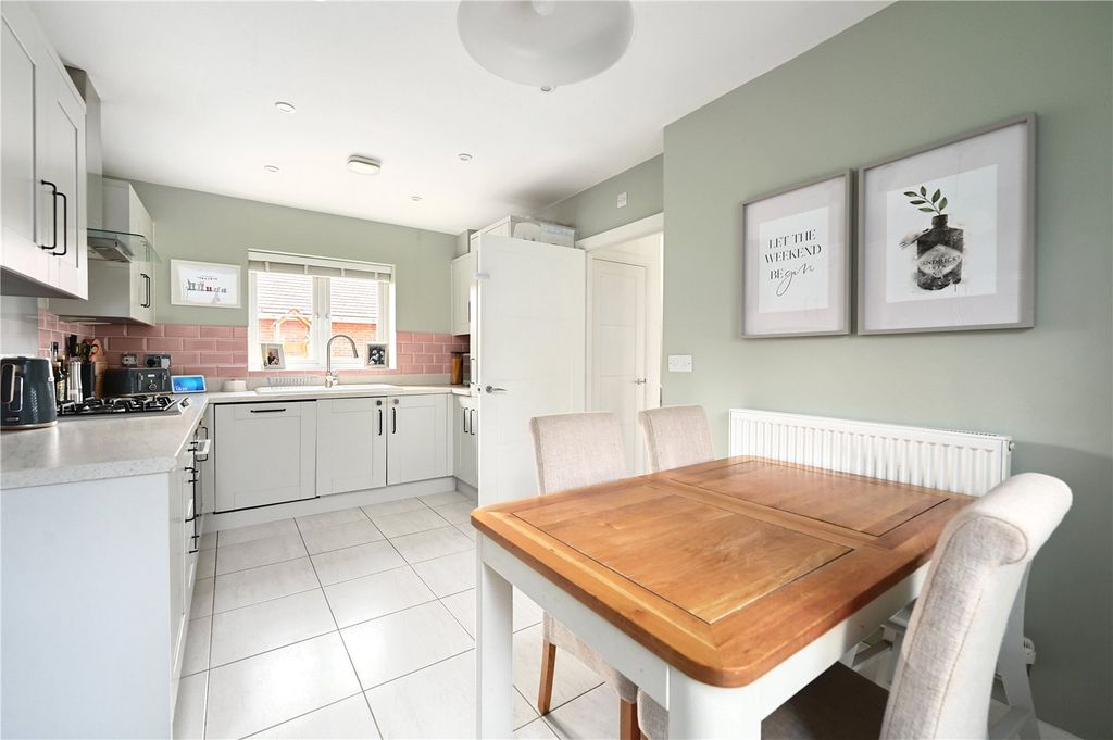 Property photo 2 of 18 Picture No. 12