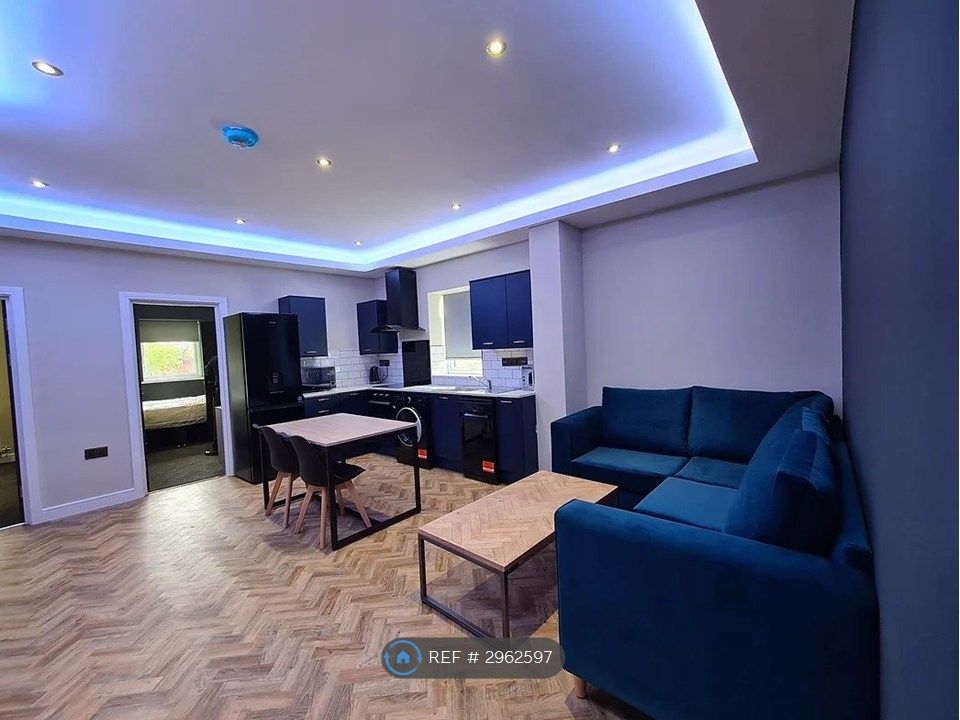 Property photo 1 of 9 Kitchen Lounge Area