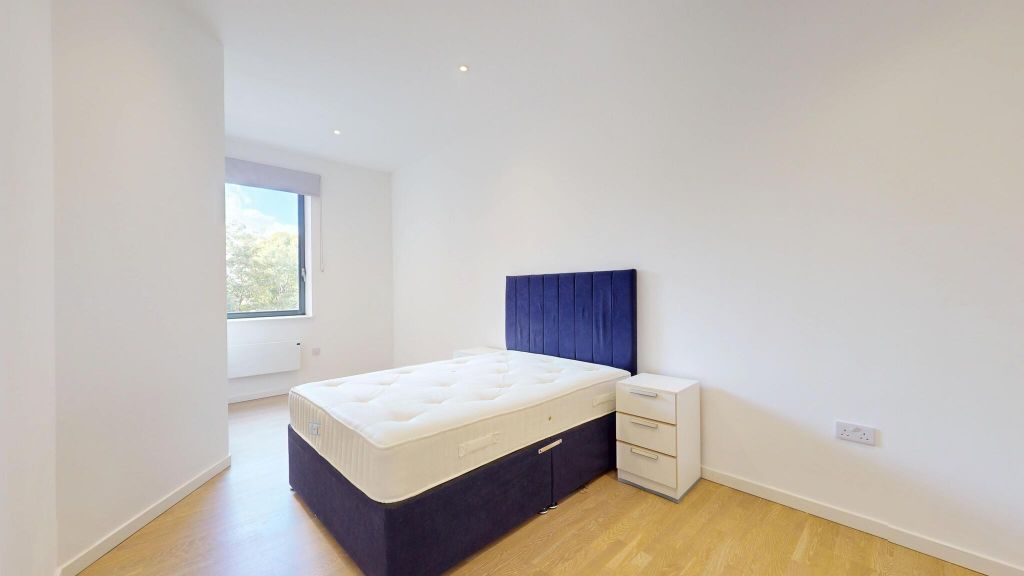 Property photo 3 of 17 Bedroom