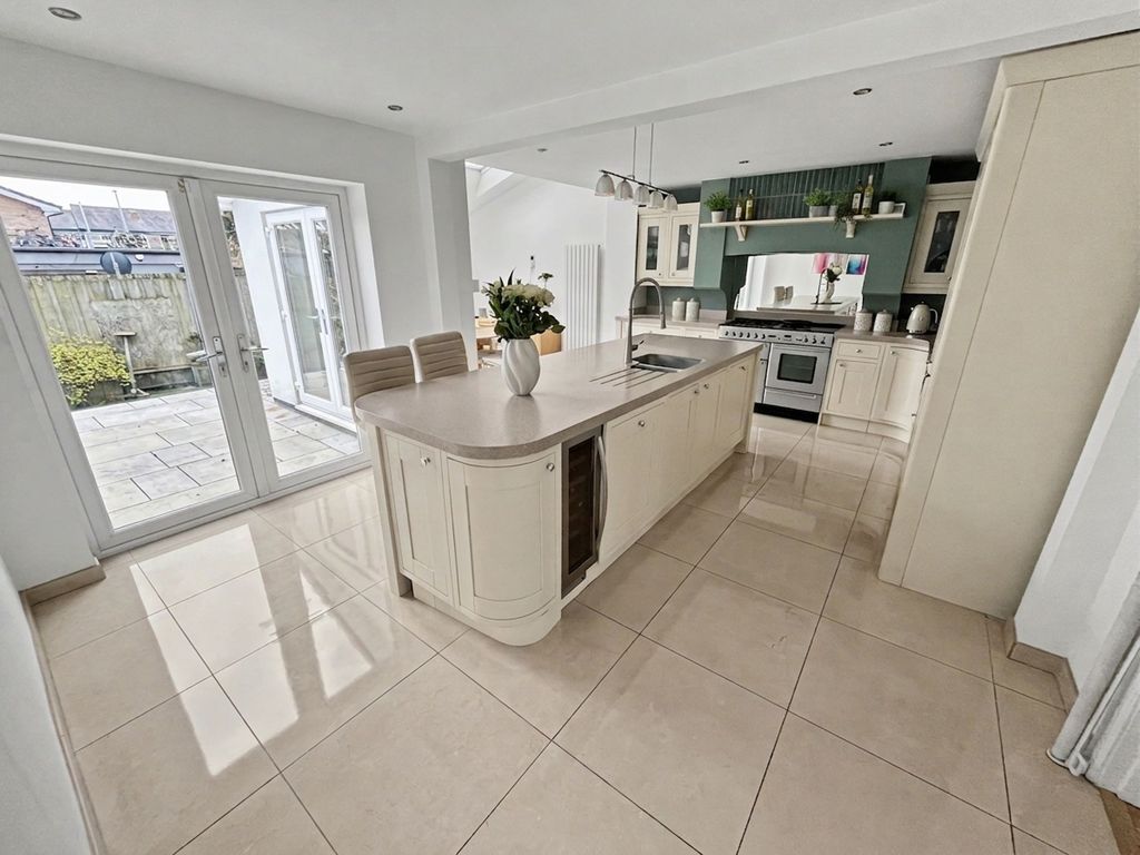 Property photo 2 of 30
