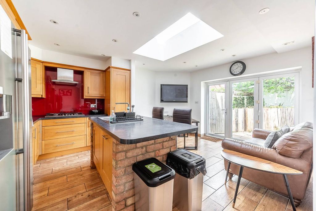Property photo 2 of 18