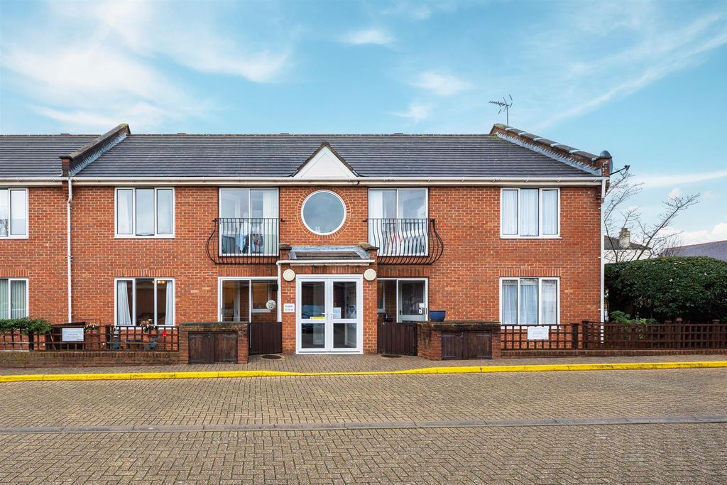 Property photo 1 of 12