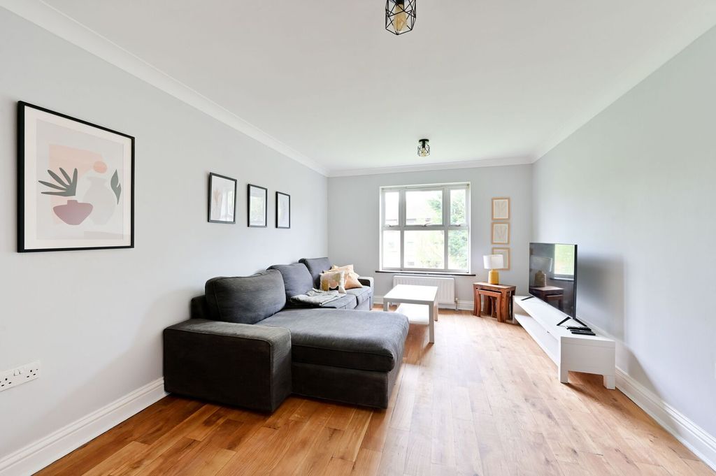 Property photo 2 of 8