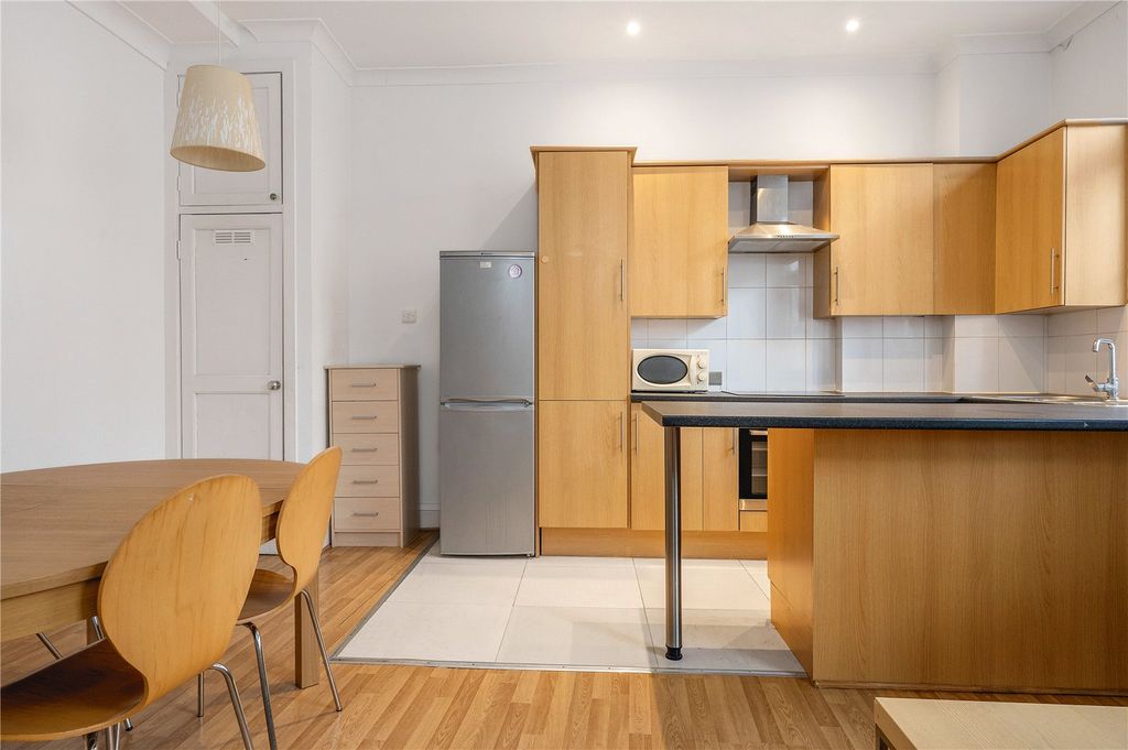 Property photo 2 of 11 Reception/ Kitchen