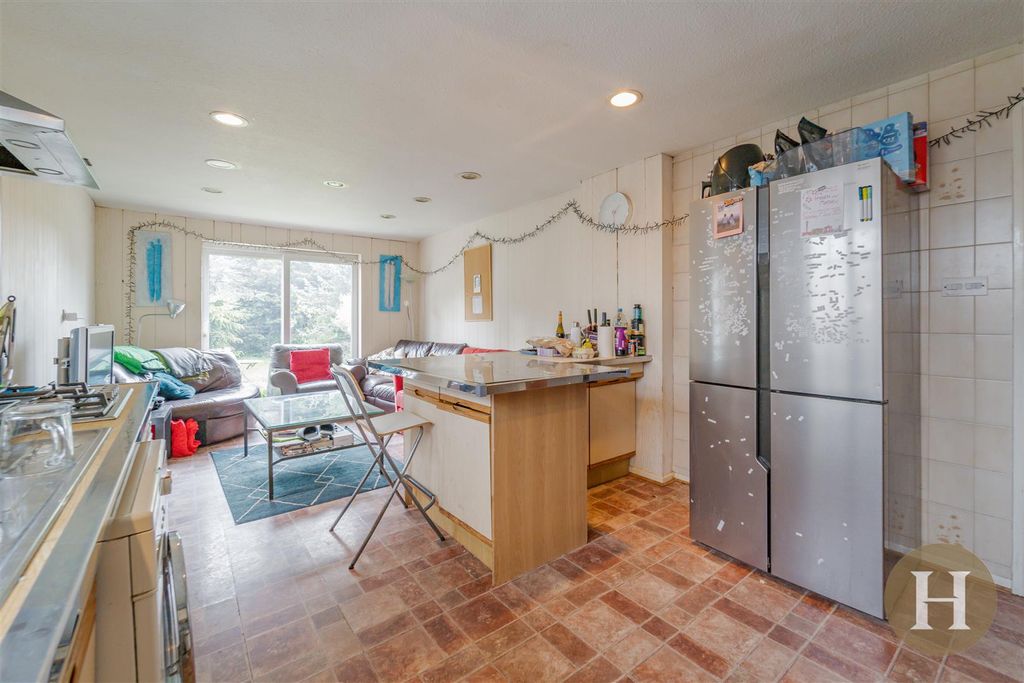 Property photo 3 of 35 Hadleigh Estate Agents-12.Jpg