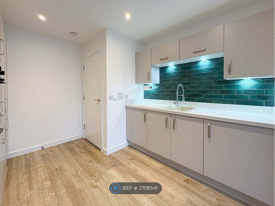 Property photo 2 of 11 Kitchen