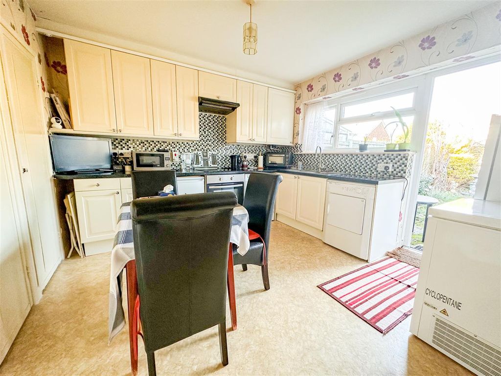 Property photo 3 of 18 Kitchen/Diner