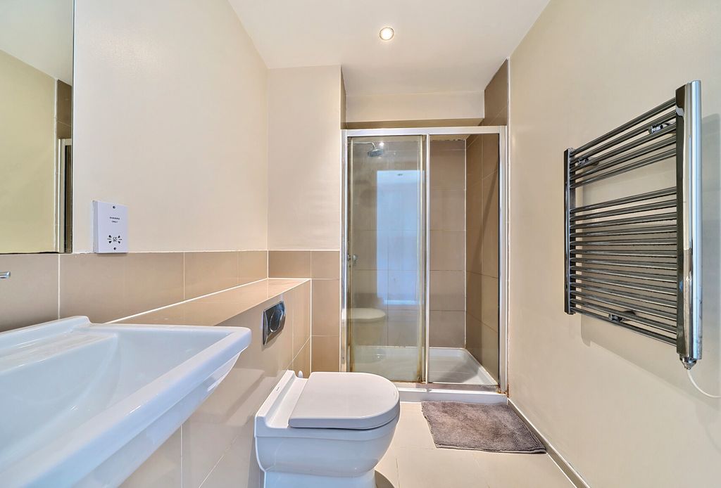 Property photo 3 of 20 1320870-15-686Cfe...