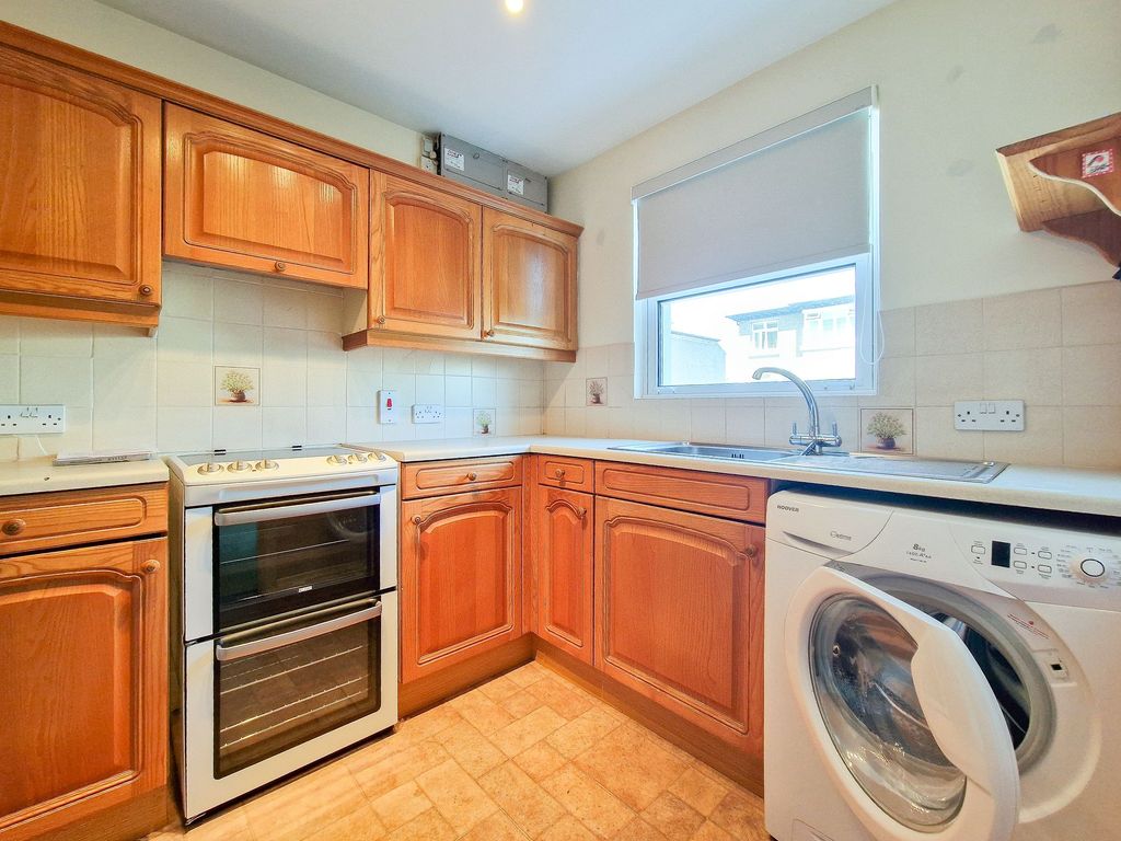 Property photo 2 of 25