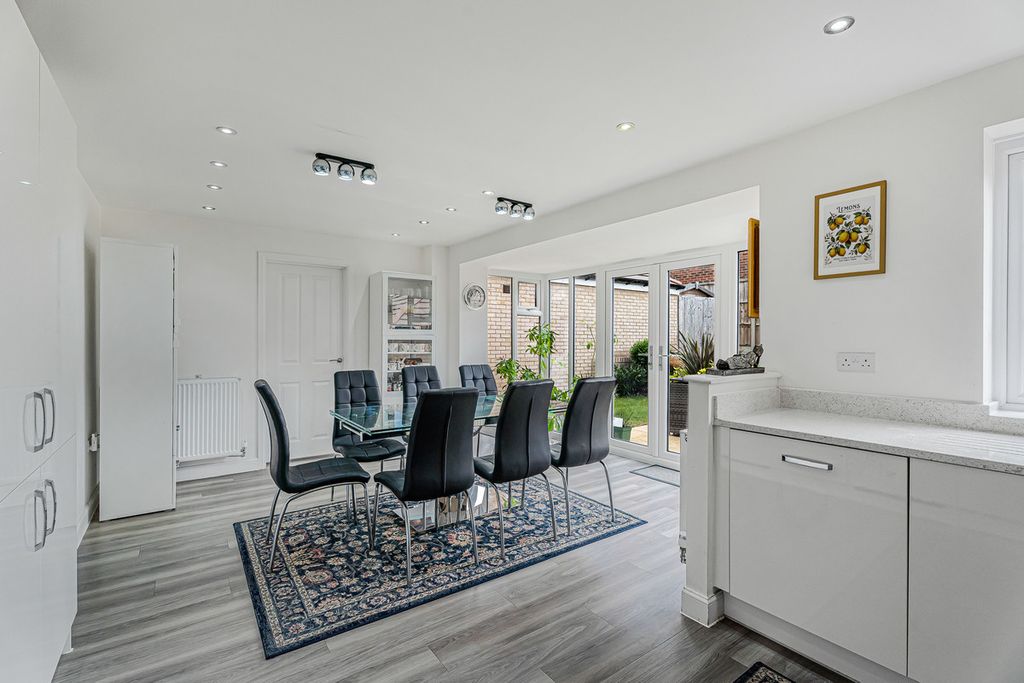 Property photo 3 of 25