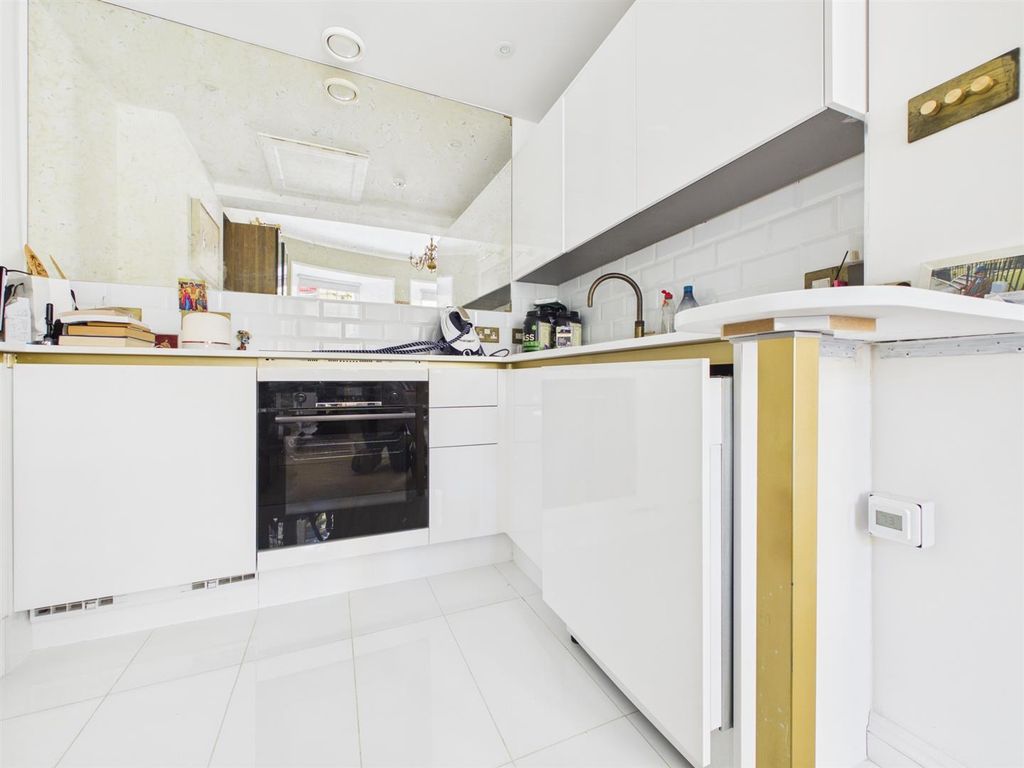 Property photo 3 of 6 Cam04311G0-Pr0143-Still005.Jpg