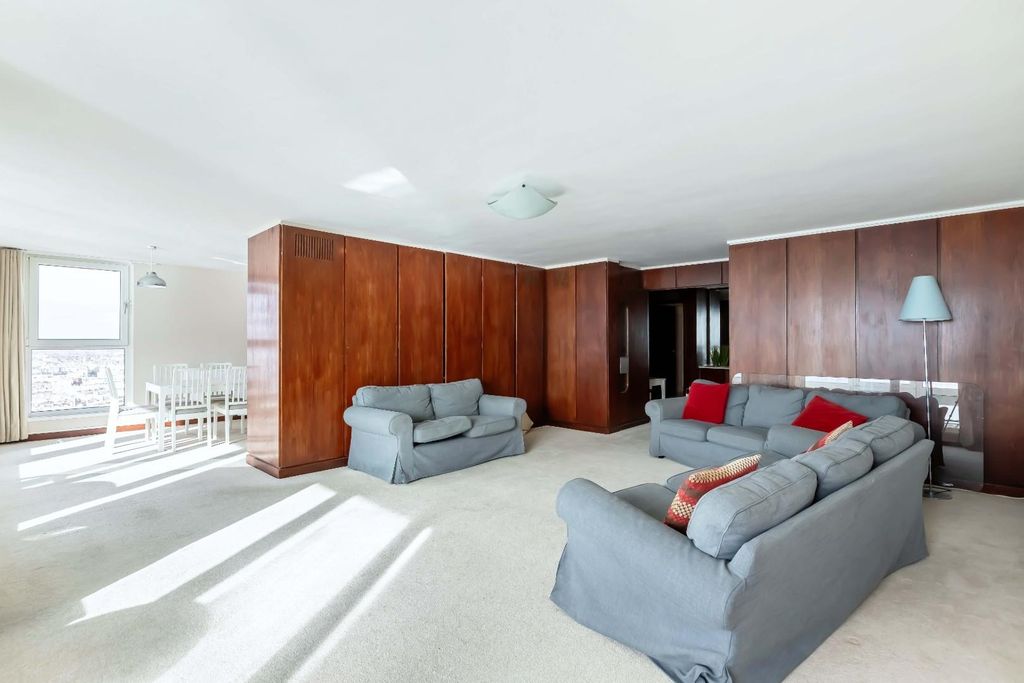 Property photo 3 of 20 Chartwell_4.Jpg