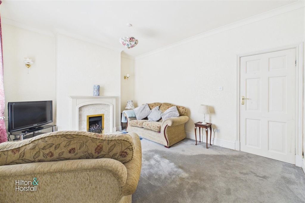 Property photo 3 of 12 Holme Street