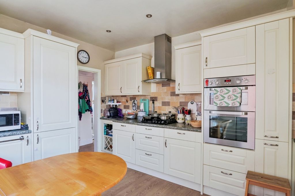 Property photo 3 of 16 Photo