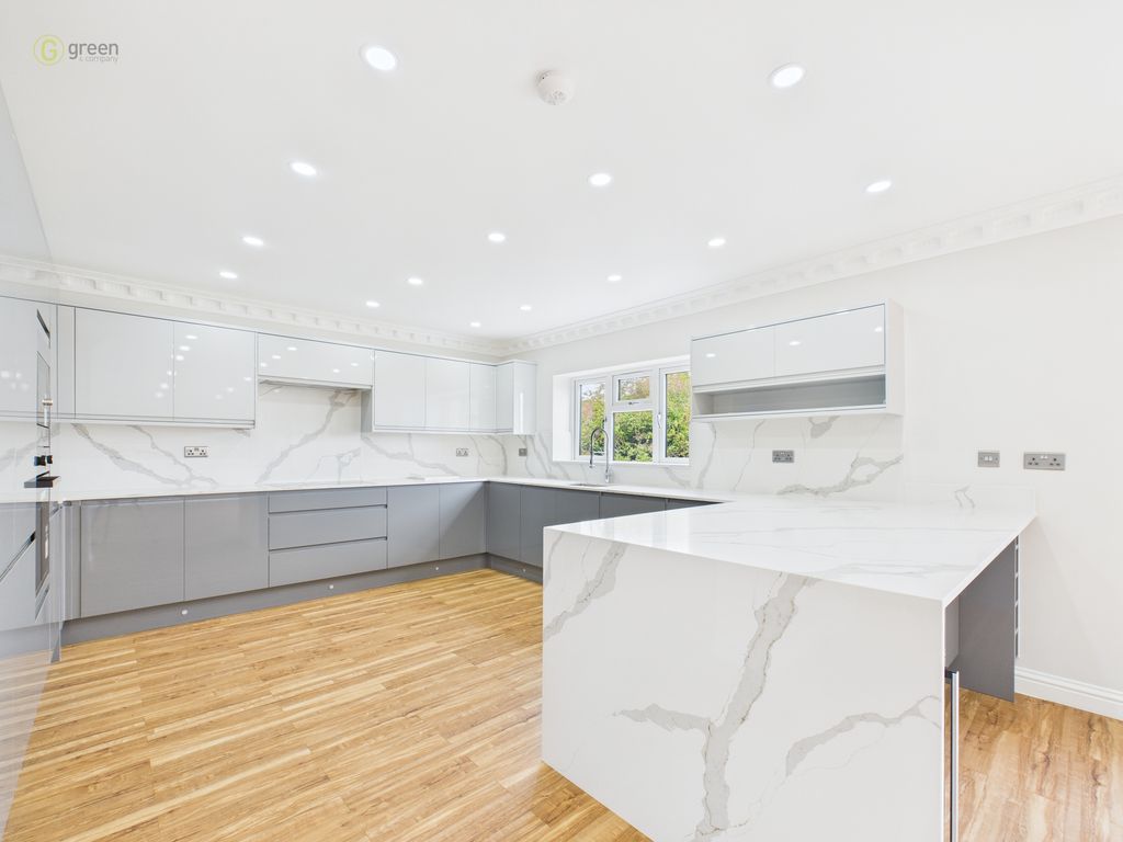 Property photo 2 of 26 Cam03830G0-Pr0224-Still007