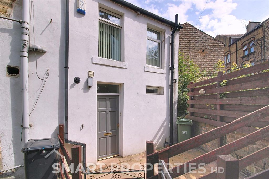 Property photo 1 of 8 Market Street Exterior