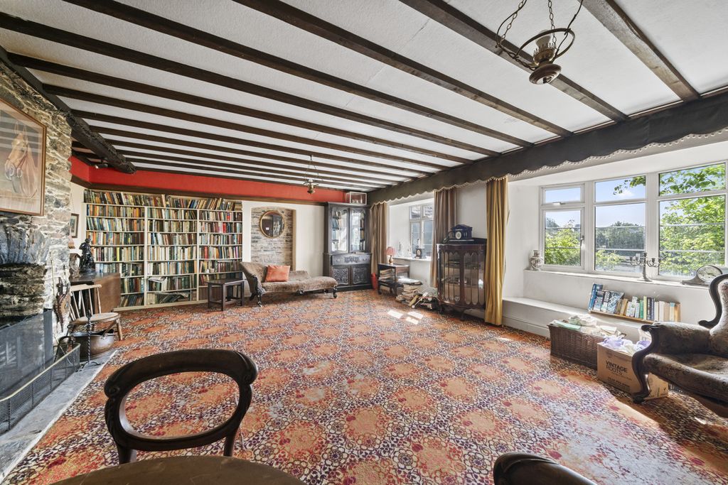 Property photo 3 of 18