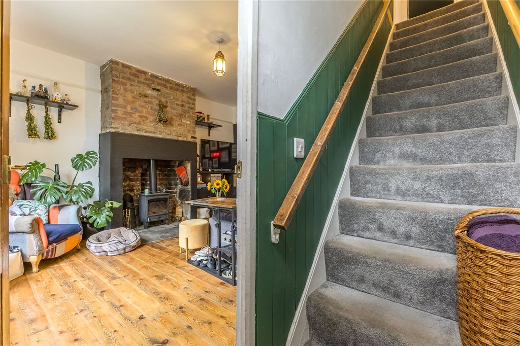 Property photo 2 of 18 Entrance Hall