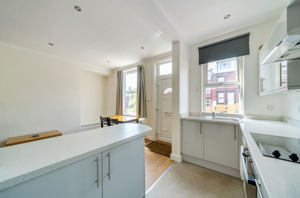 Property photo 3 of 13 1483935-9-6A3Be7d...