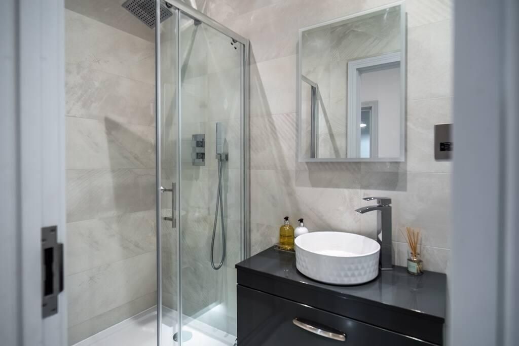 Property photo 3 of 8 Bathroom