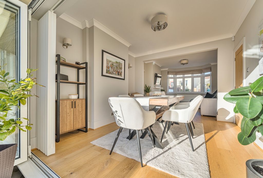 Property photo 1 of 19 1396046-9-695E64A...