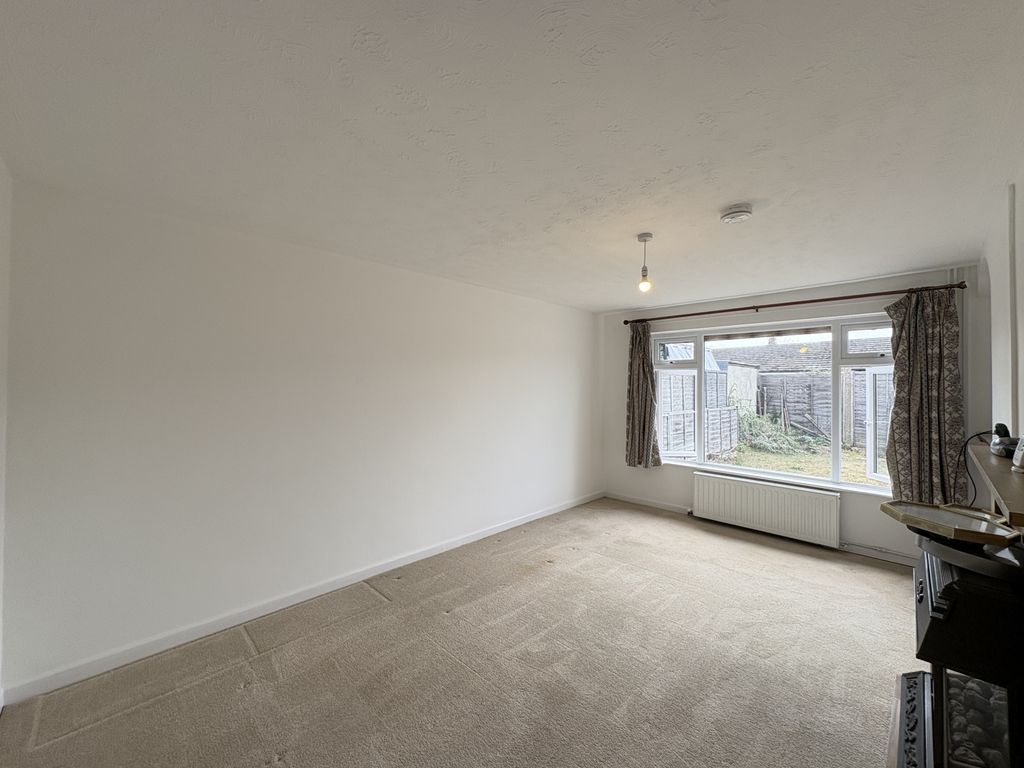 Property photo 3 of 7 Living Room