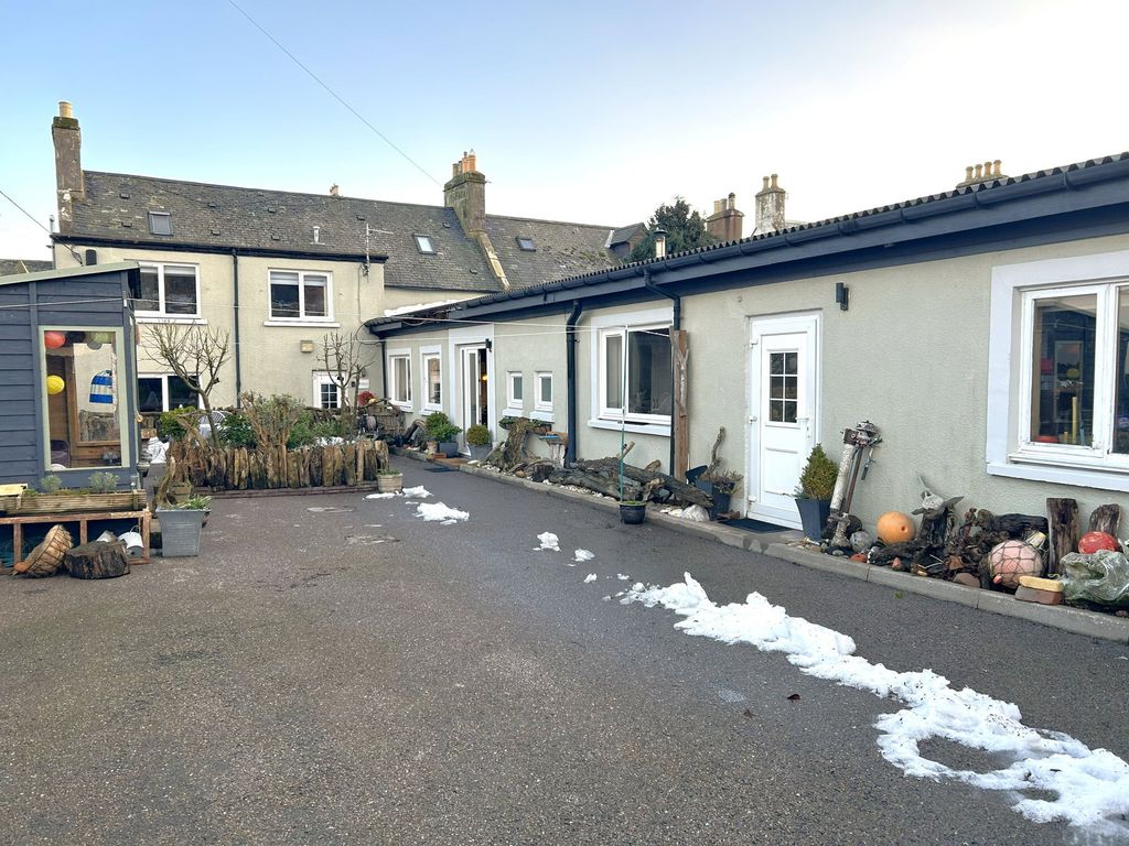 Property photo 3 of 27