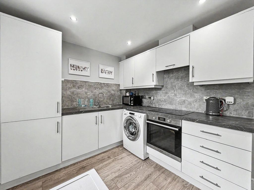 Property photo 3 of 23 Picture No. 15