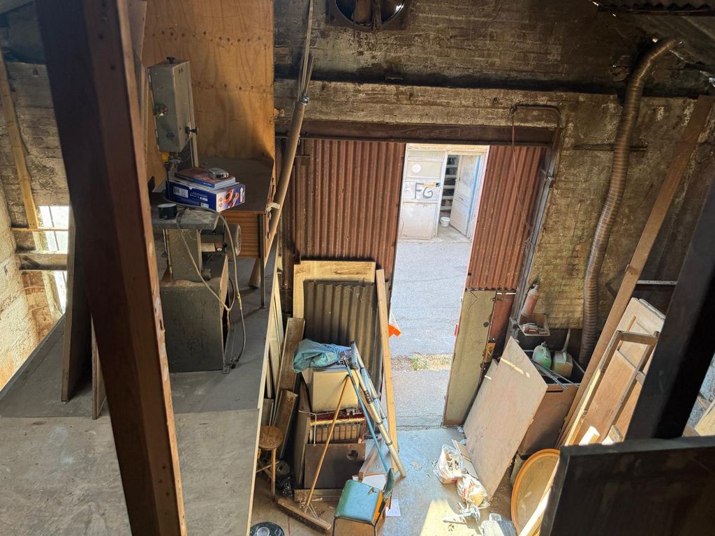 Property photo 3 of 4