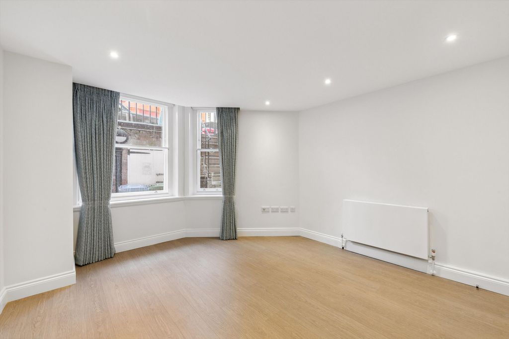Property photo 2 of 11 Image