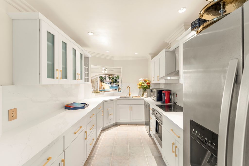 Property photo 3 of 15 Ov-Kitchen