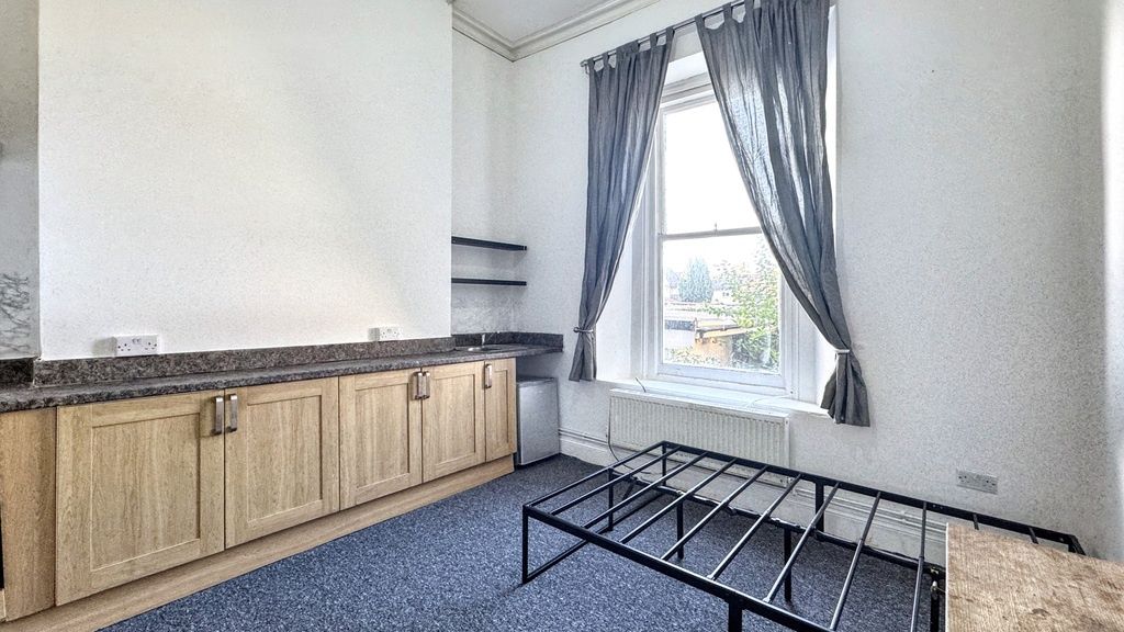 Property photo 3 of 4 Bright Bedroom With A Large Sash Window, Fitted St...